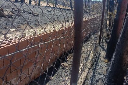 Foto: tramo deformado de valla perimetral